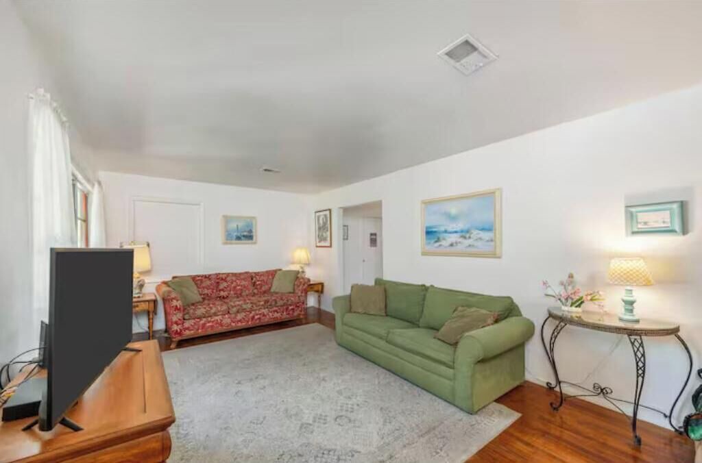 Photo of Livingroom in Mary Esther