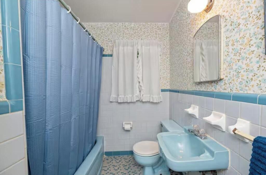 Photo of Bathroom in Mary Esther