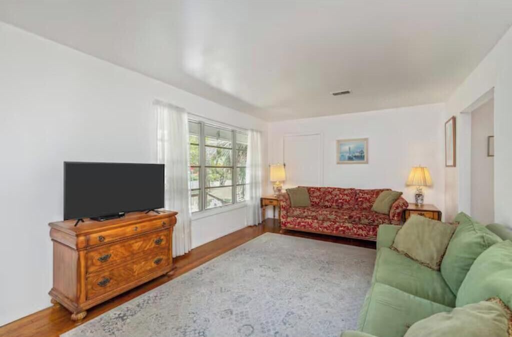 Photo of Livingroom in Mary Esther