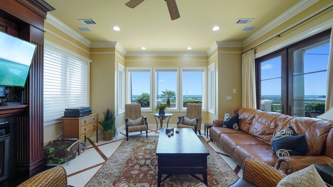 Photo of Livingroom in Avalon Beach Estates
