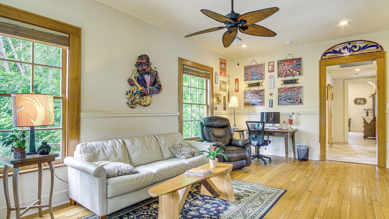 Photo of Livingroom in Mandeville
