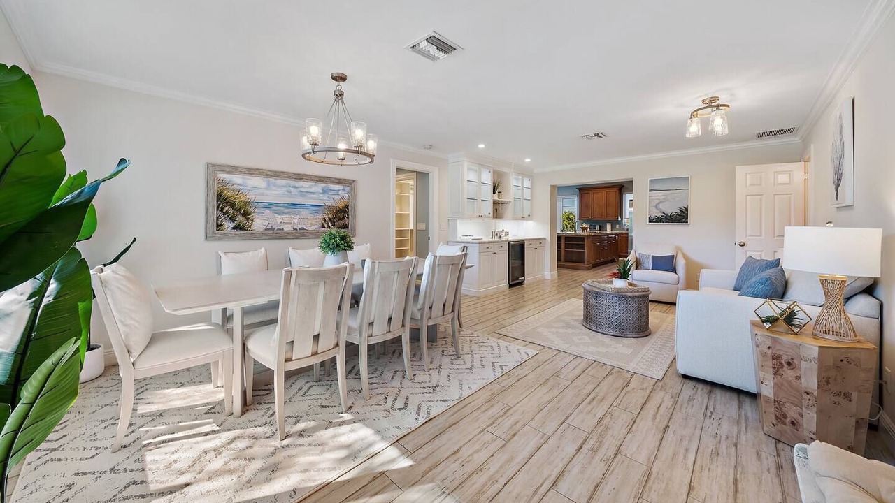 Photo of Livingroom in Juno Beach