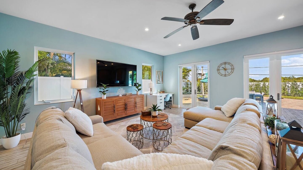 Photo of Livingroom in Juno Beach
