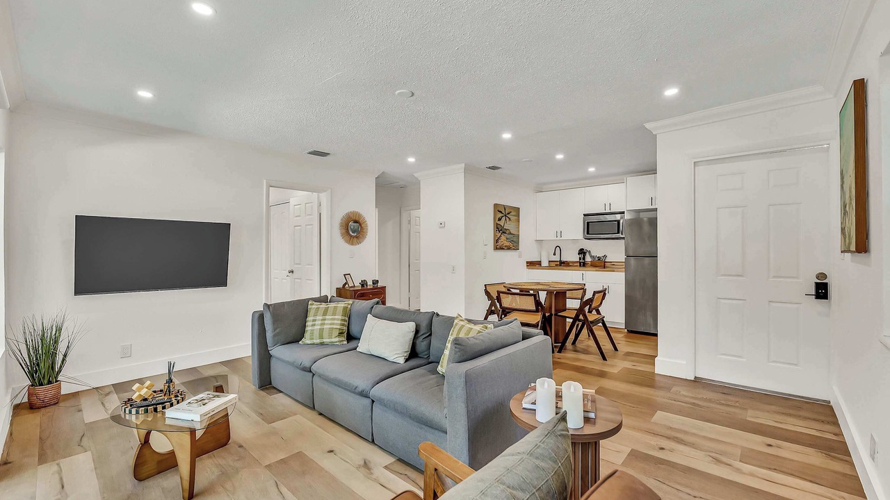 Photo of Livingroom in Sailboat Bend