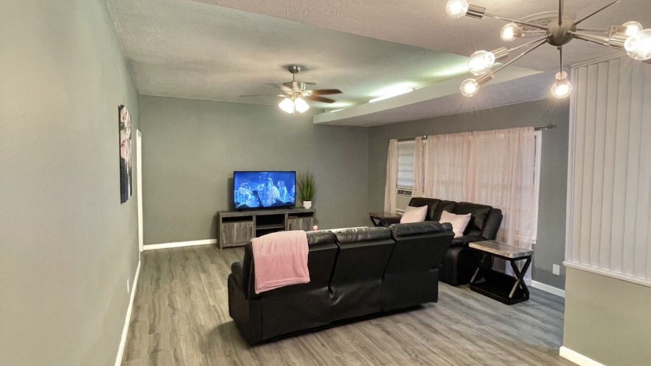 Photo of Livingroom in Orange