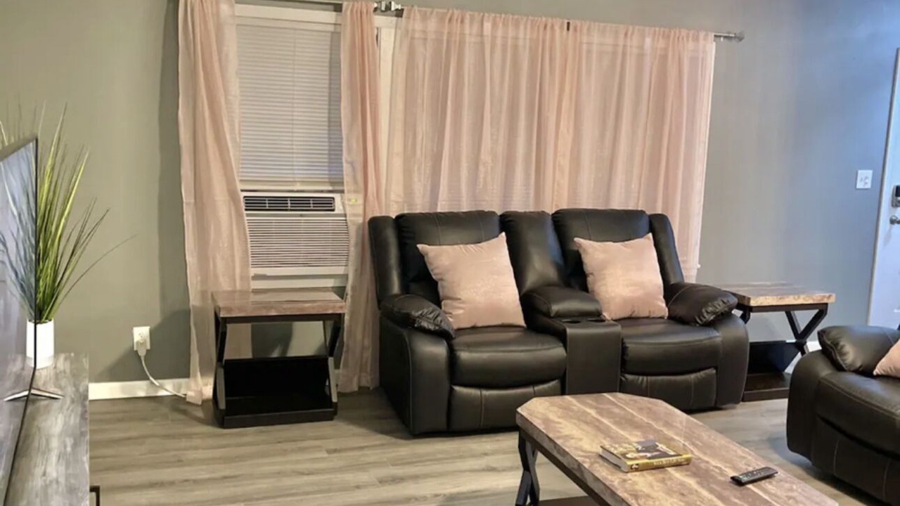 Photo of Livingroom in Orange