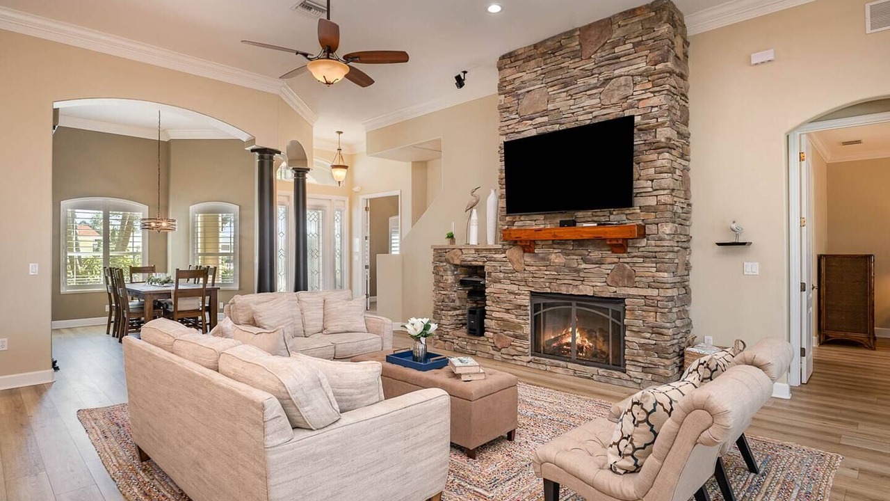 Photo of Livingroom in River Isles