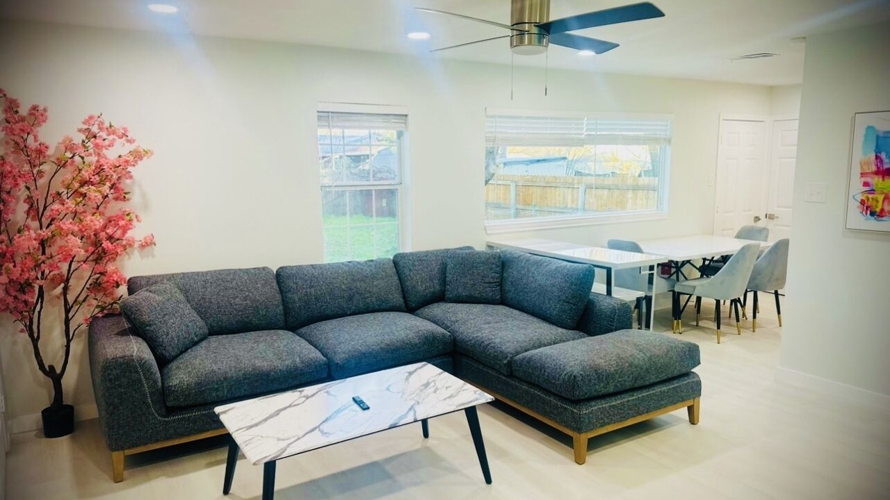 Photo of Livingroom in Central Arlington