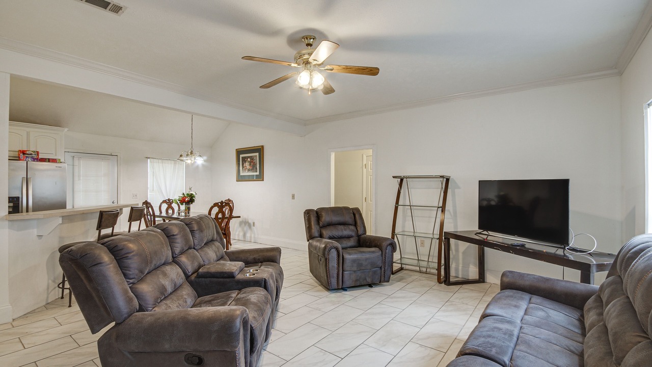 Photo of Livingroom in Raymond