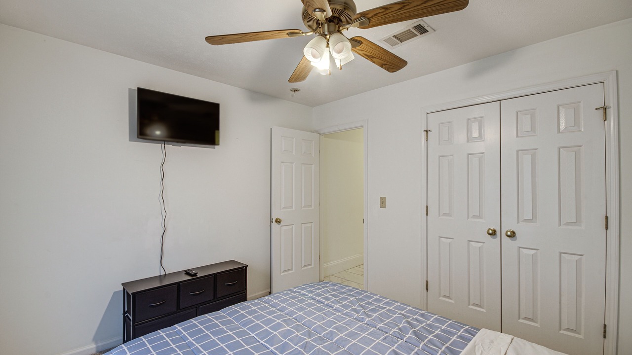 Photo of Bedroom in Raymond