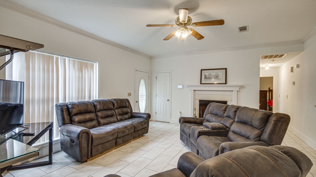 Photo of Livingroom in Raymond
