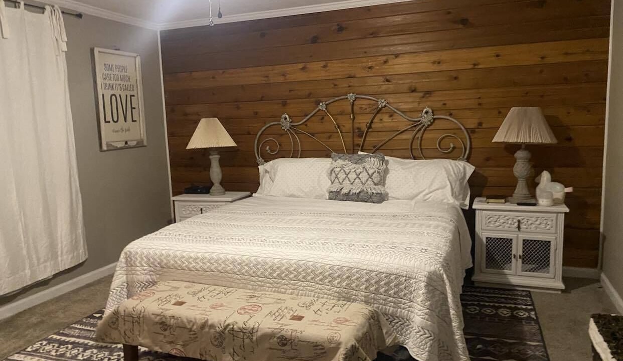 Photo of Bedroom in Deweyville