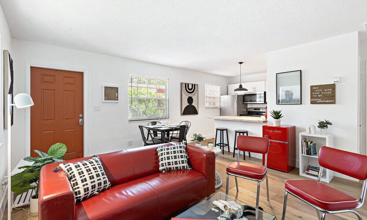 Photo of Livingroom in Sailboat Bend