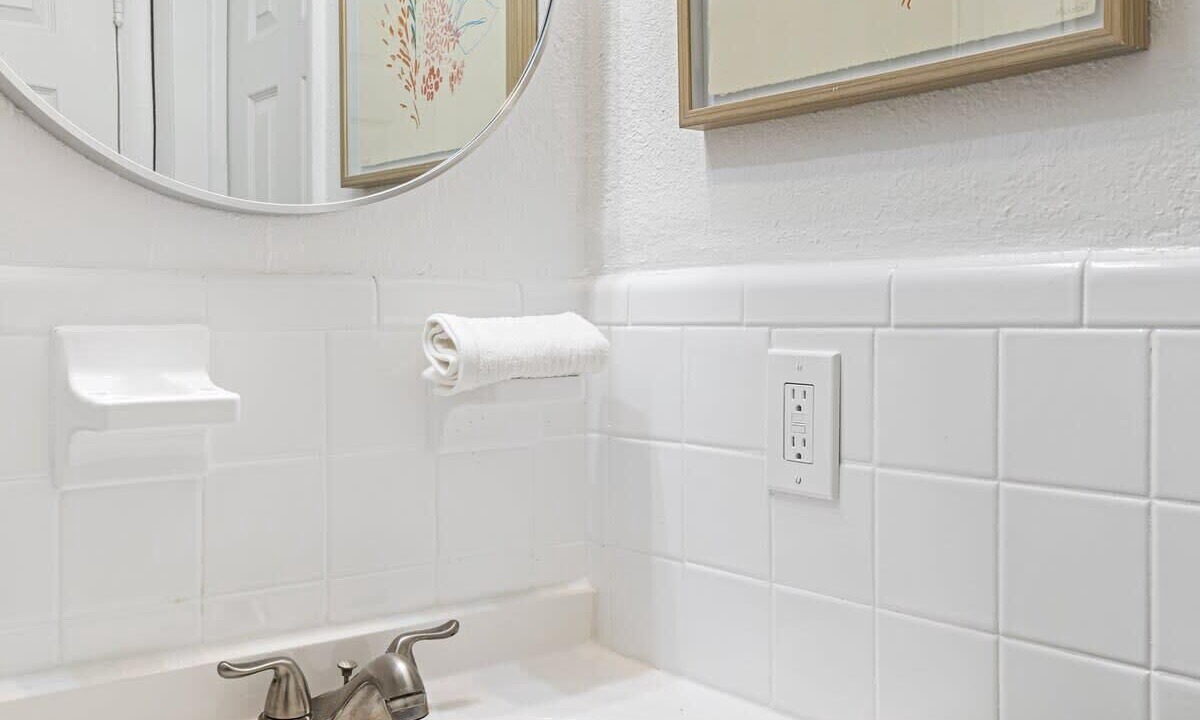 Photo of Bathroom in Sailboat Bend