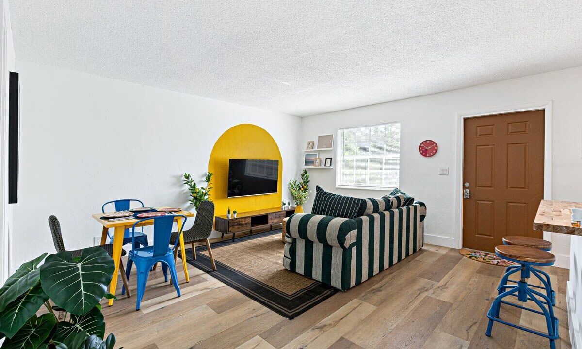 Photo of Livingroom in Sailboat Bend