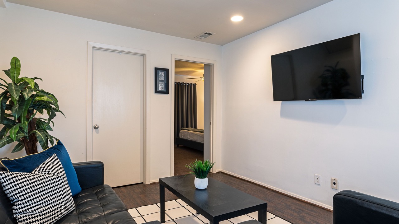 Photo of Livingroom in Greenway Plaza-Upper Kirby