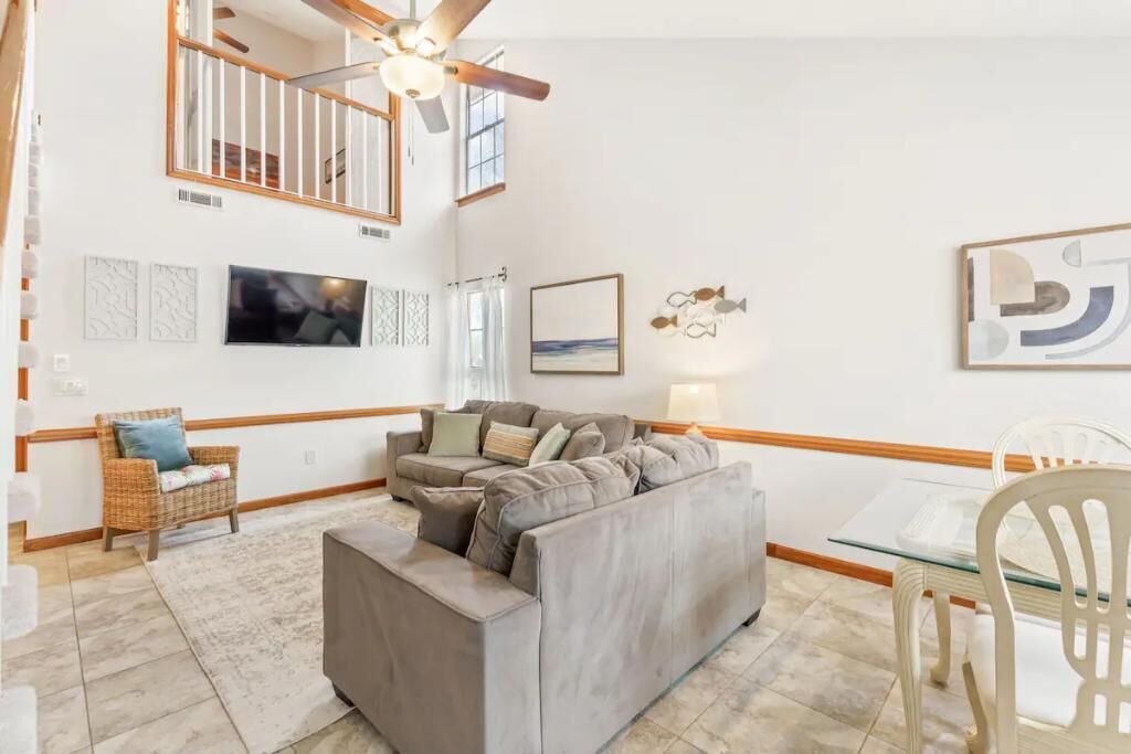 Photo of Livingroom in Summer Breeze