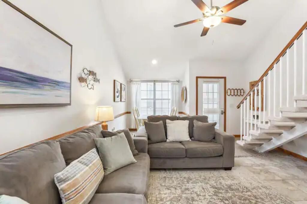 Photo of Livingroom in Summer Breeze