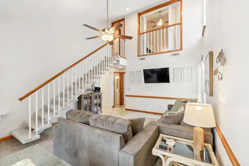Photo of Livingroom in Summer Breeze