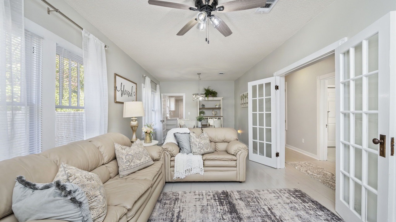 Photo of Livingroom in Crestview