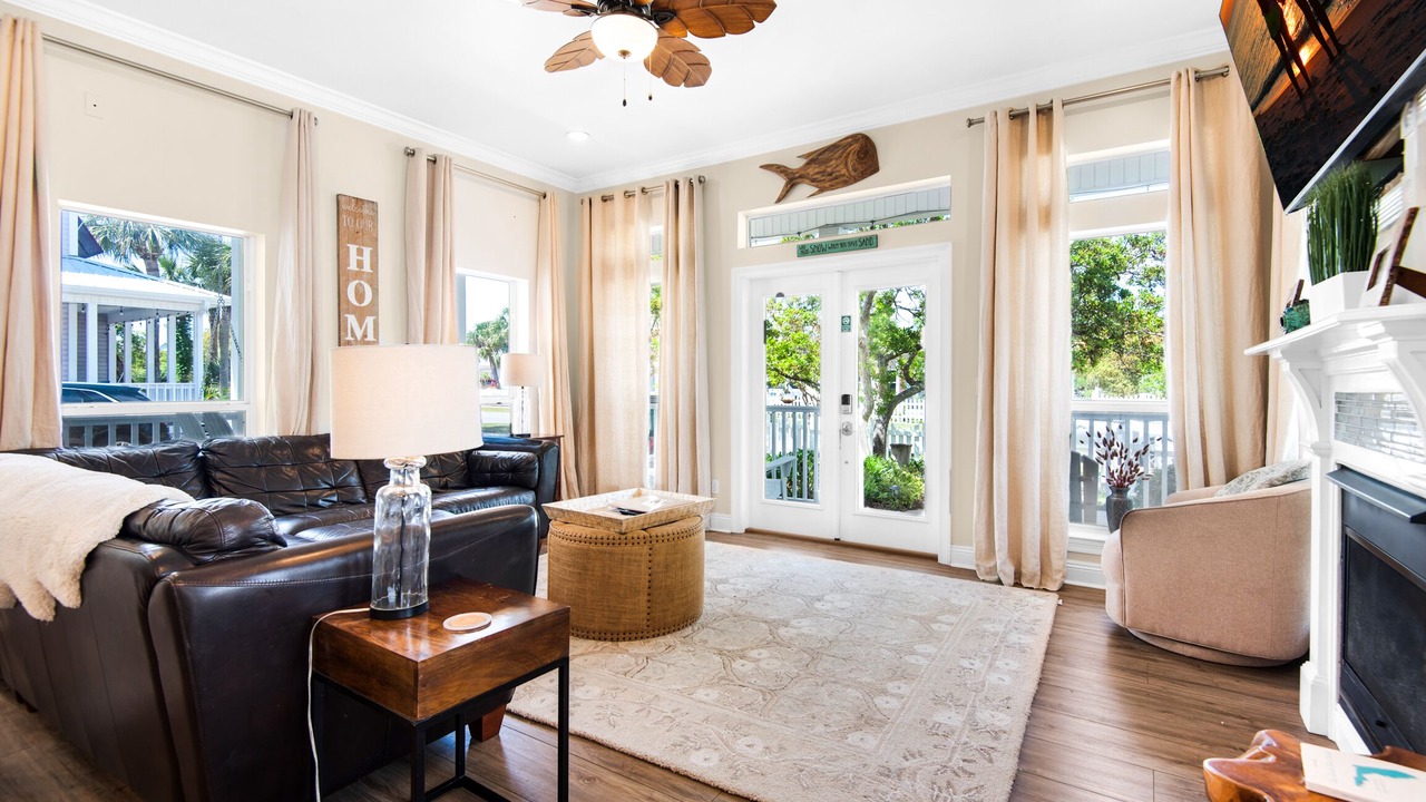 Photo of Livingroom in Clipper Cove