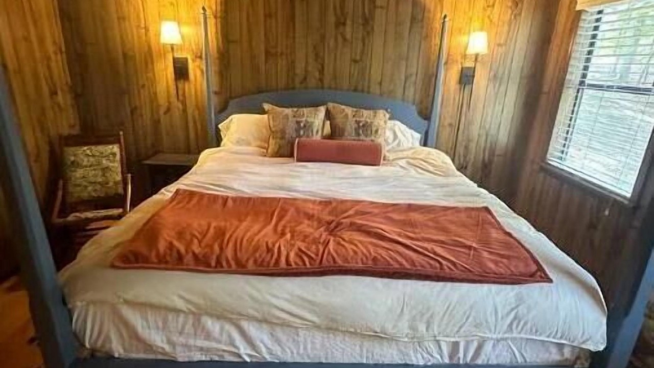 Photo of Bedroom in Goodsprings