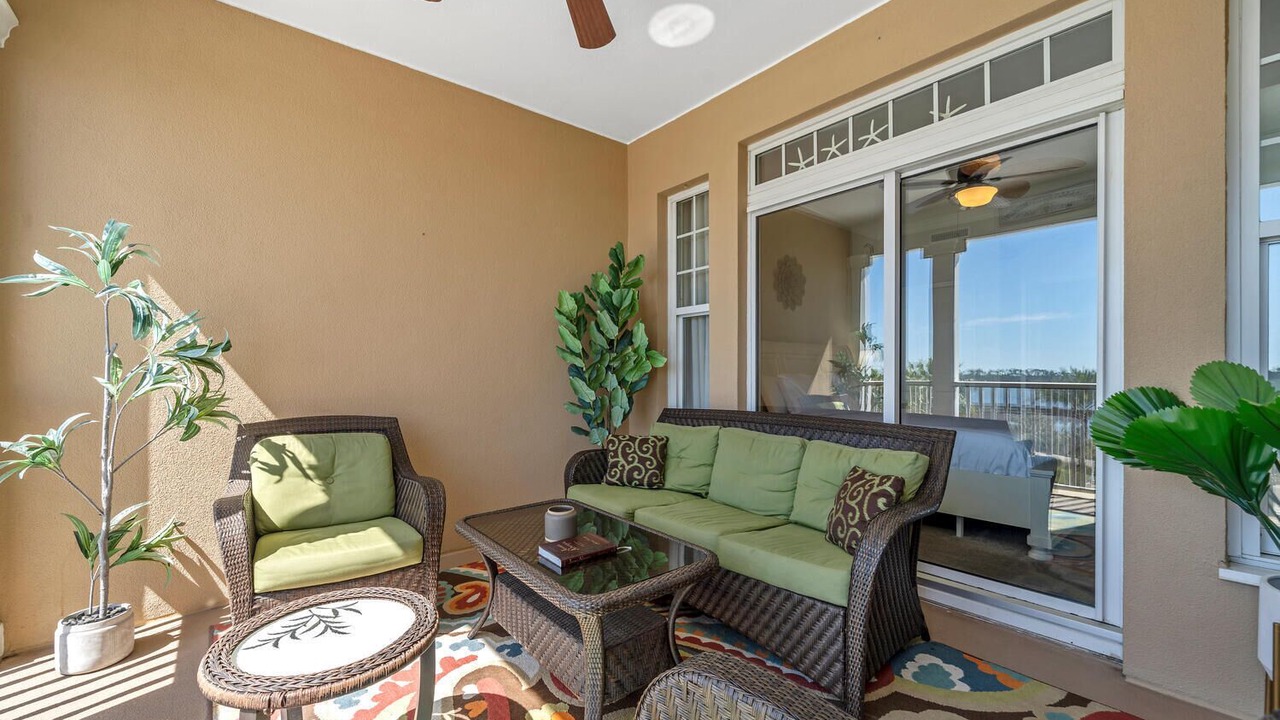 Photo of Patio Balcony in Upper Grand Lagoon