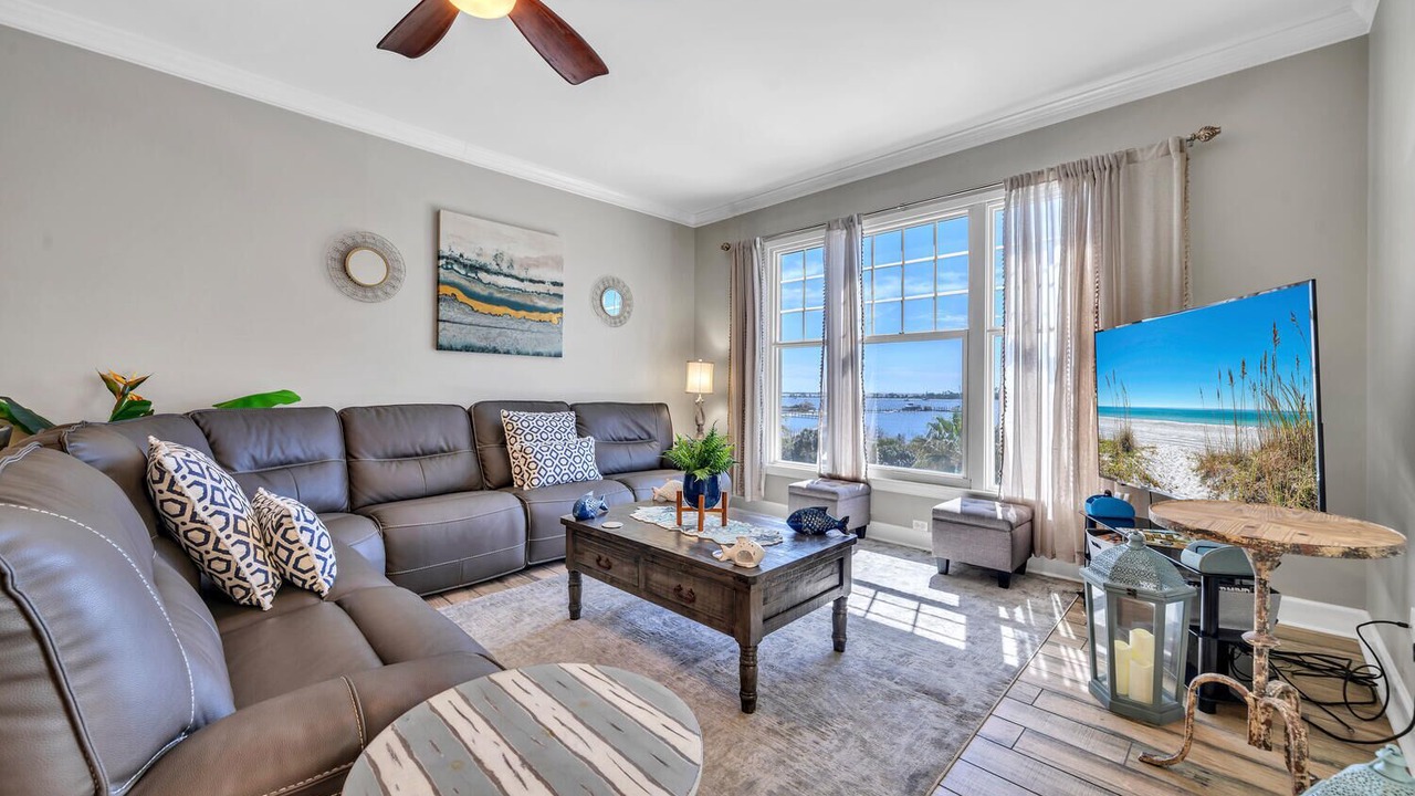 Photo of Livingroom in Upper Grand Lagoon