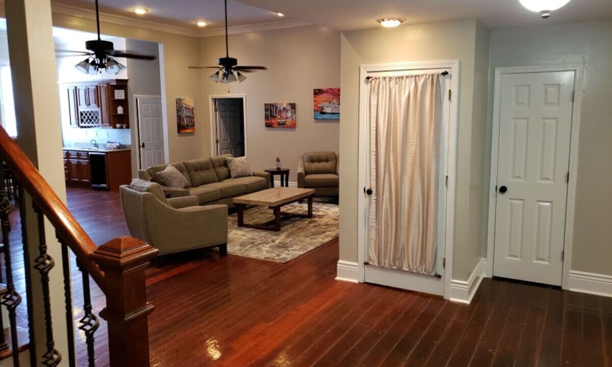 Photo of Livingroom in Algiers Point