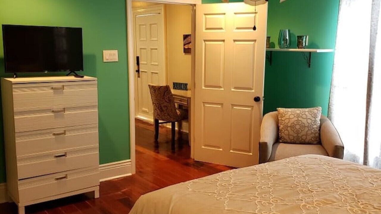 Photo of Bedroom in Algiers Point