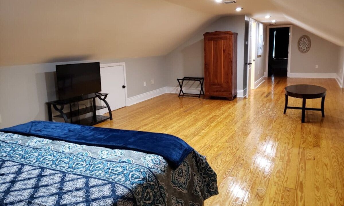 Photo of Bedroom in Algiers Point