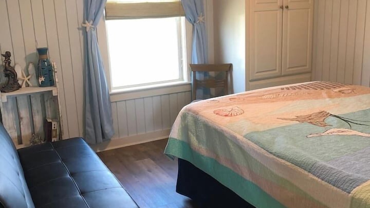 Photo of Bedroom in Holly Beach