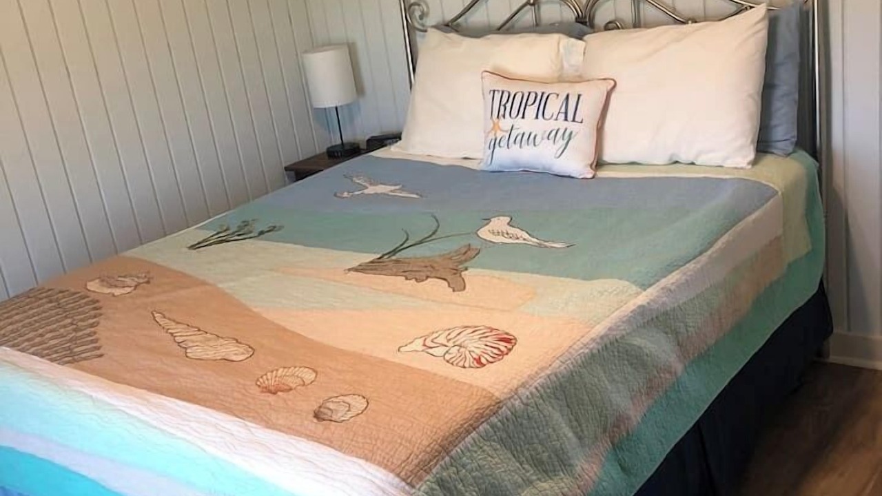 Photo of Bedroom in Holly Beach