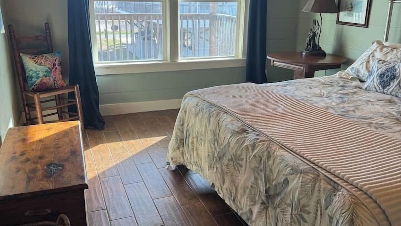 Photo of Bedroom in Holly Beach