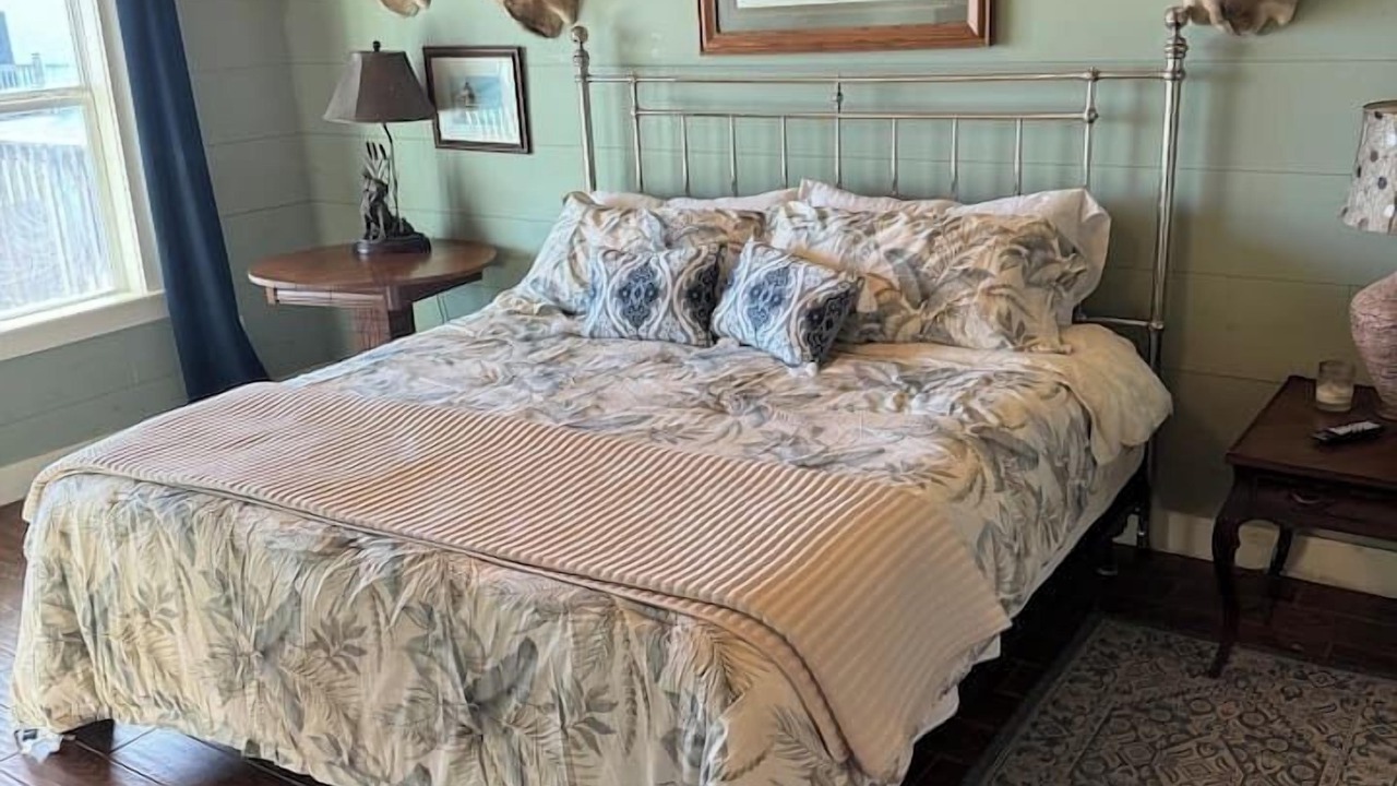 Photo of Bedroom in Holly Beach