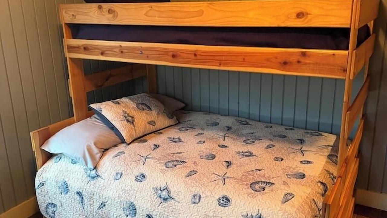 Photo of Bedroom in Holly Beach