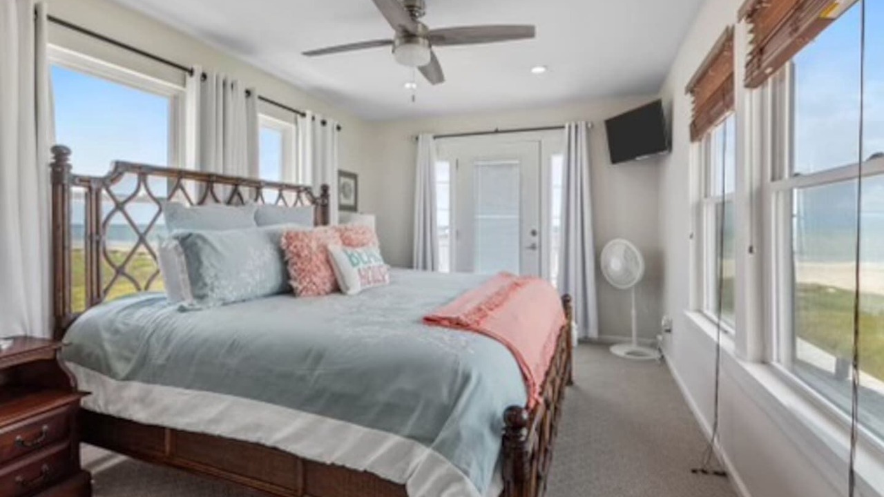 Photo of Bedroom in Holly Beach