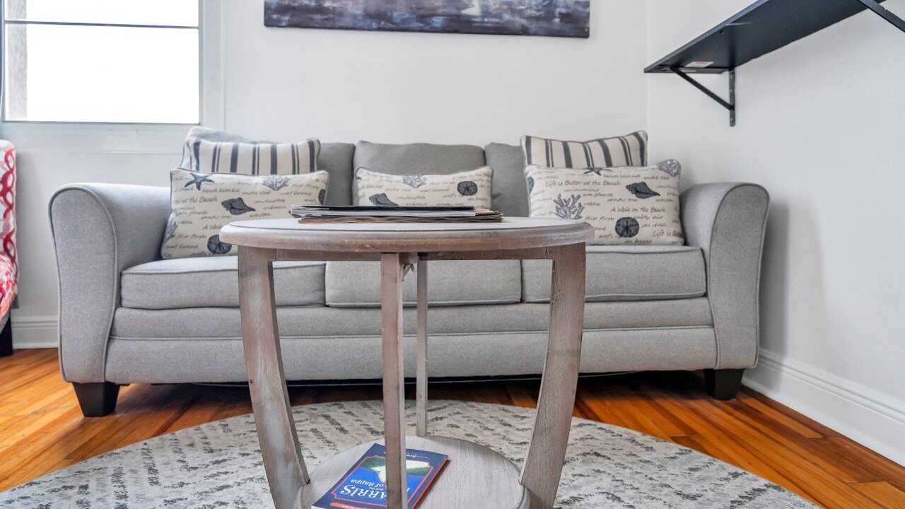 Photo of Livingroom in Mid-City District
