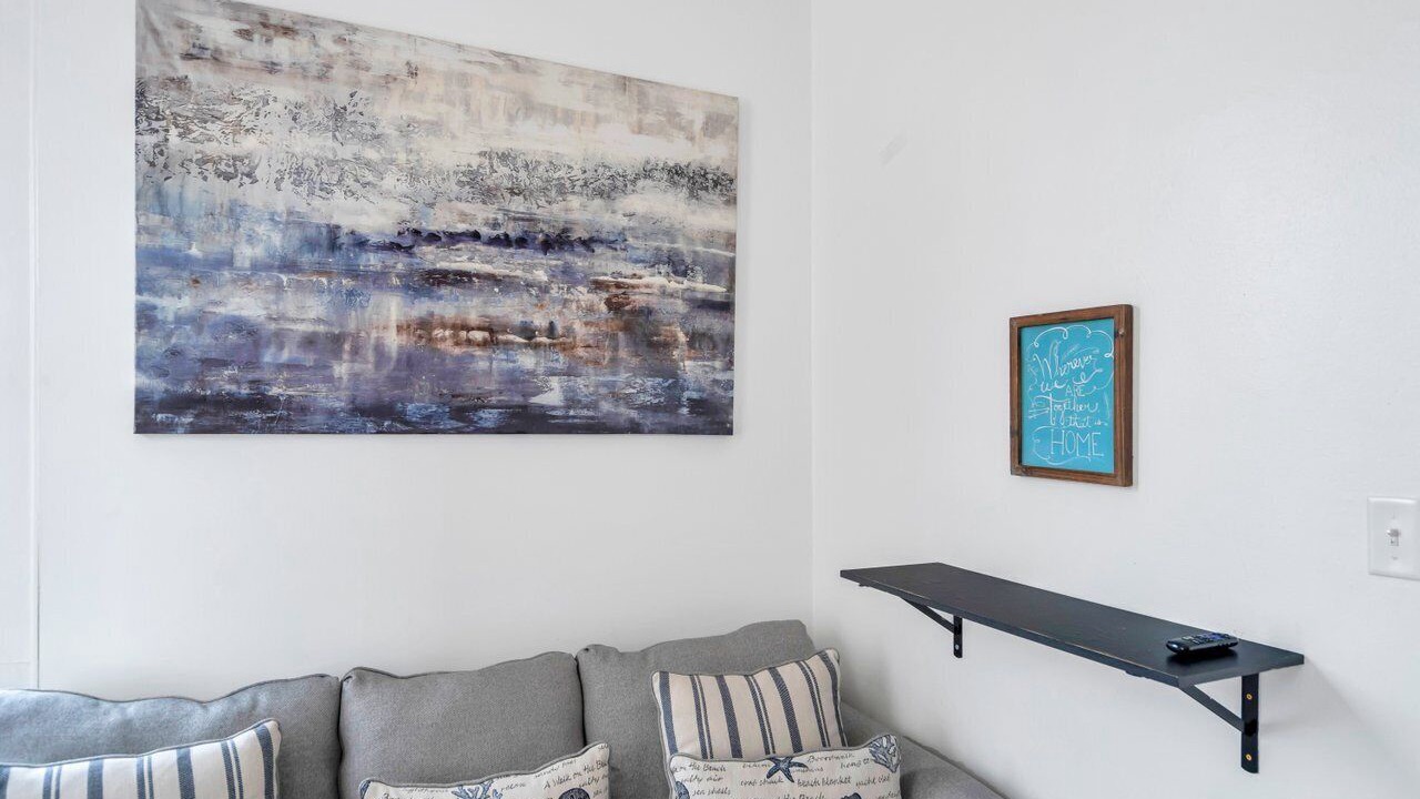 Photo of Livingroom in Mid-City District