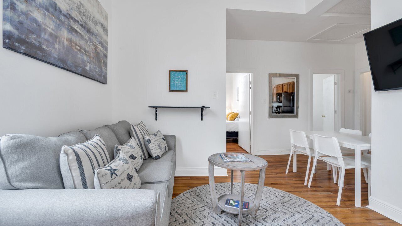 Photo of Livingroom in Mid-City District