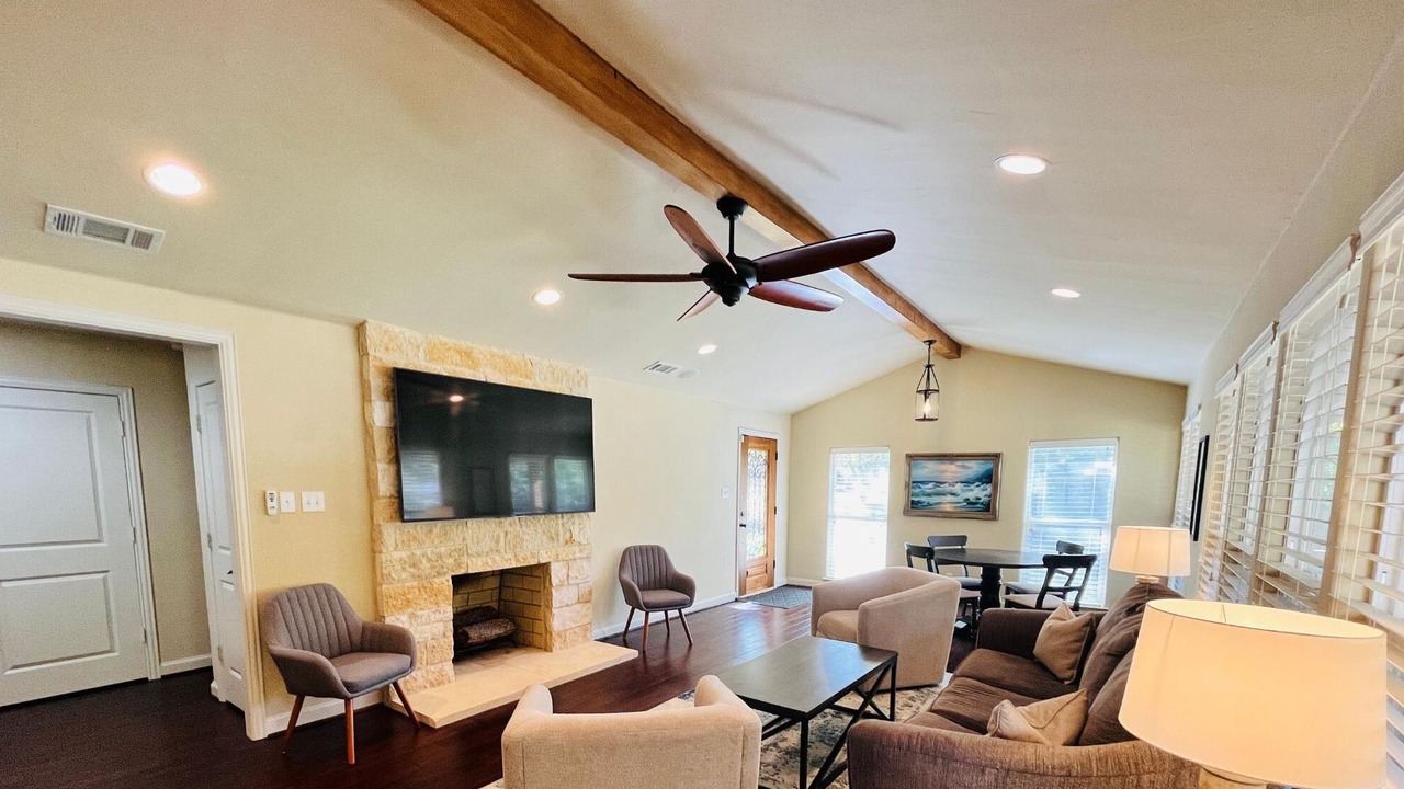 Photo of Livingroom in Enchanted Oaks