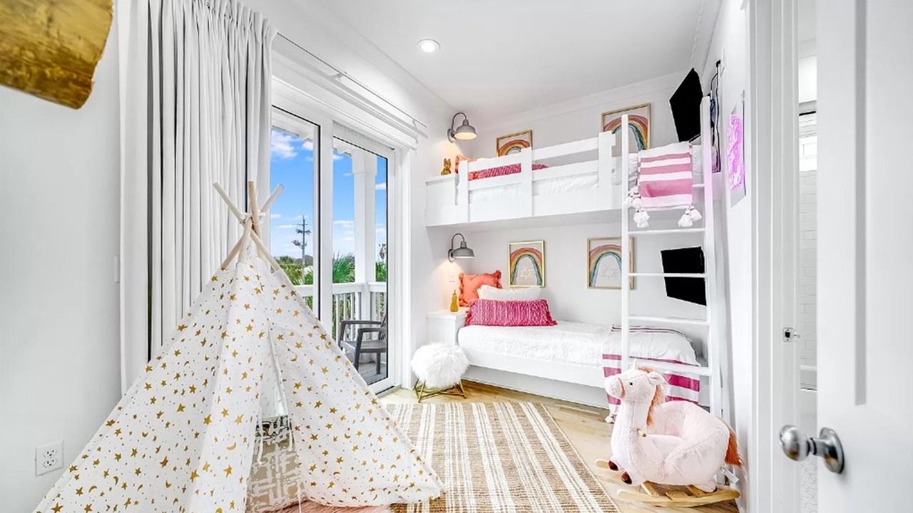 Photo of Bedroom in Laguna Beach Estates