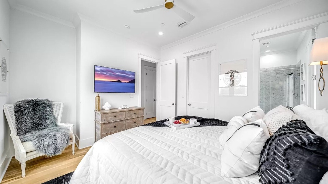 Photo of Bedroom in Laguna Beach Estates