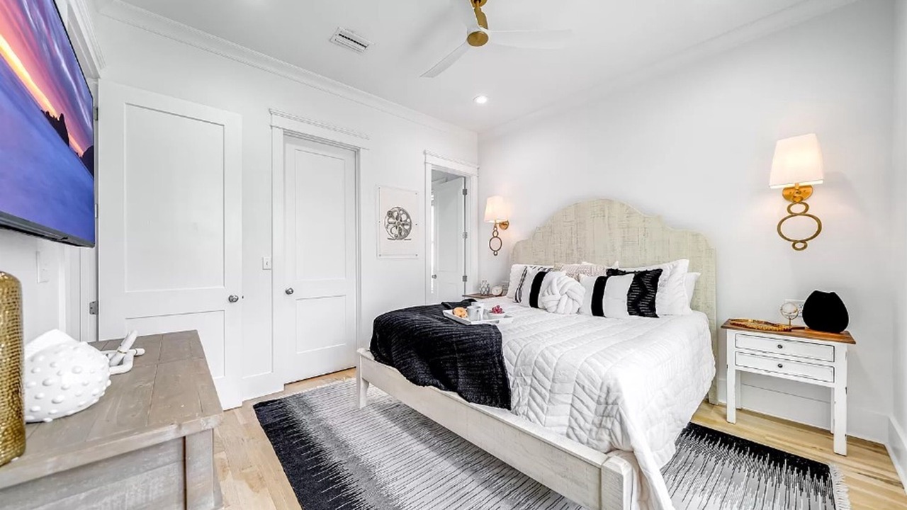 Photo of Bedroom in Laguna Beach Estates