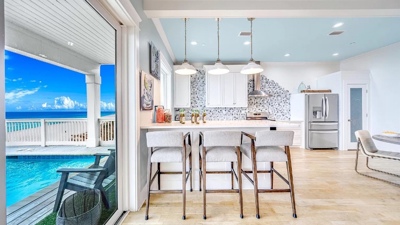 Photo of Kitchen in Laguna Beach Estates
