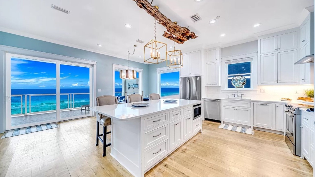 Photo of Kitchen in Laguna Beach Estates