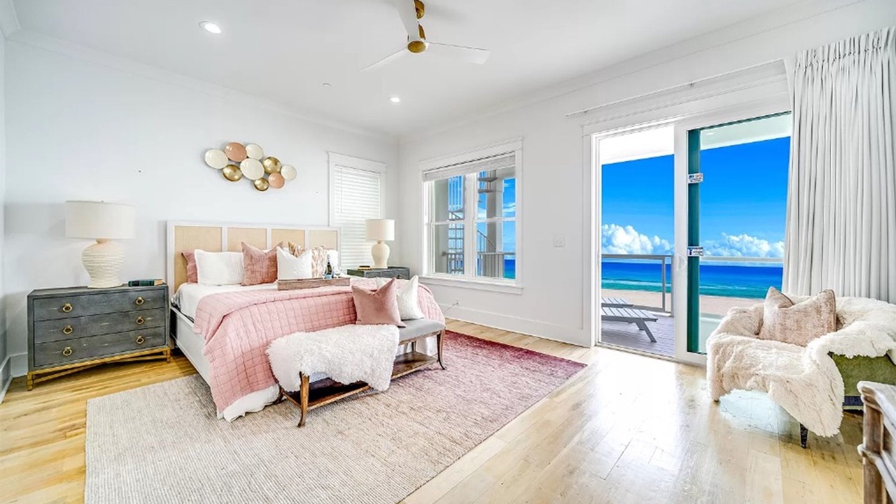 Photo of Bedroom in Laguna Beach Estates