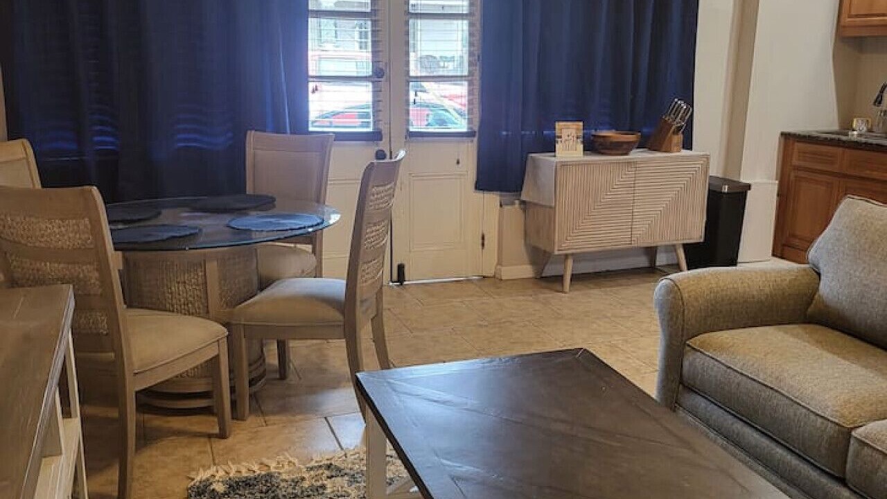 Photo of Livingroom in Algiers Point
