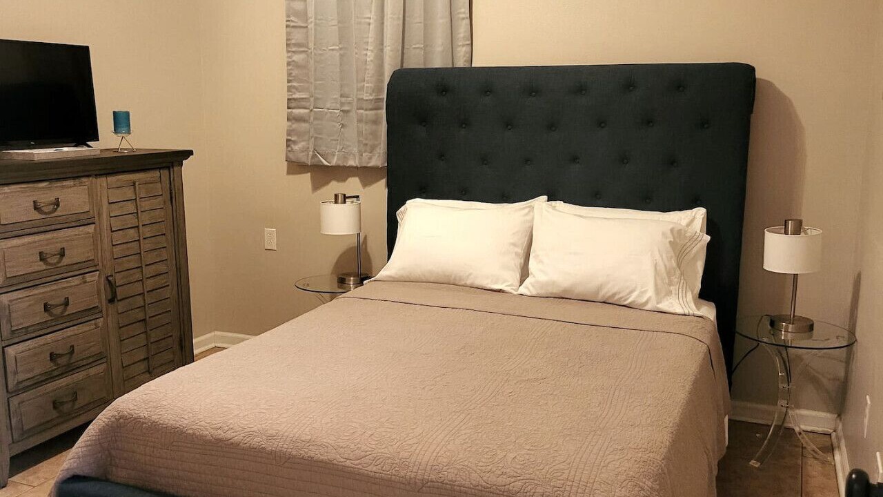 Photo of Bedroom in Algiers Point
