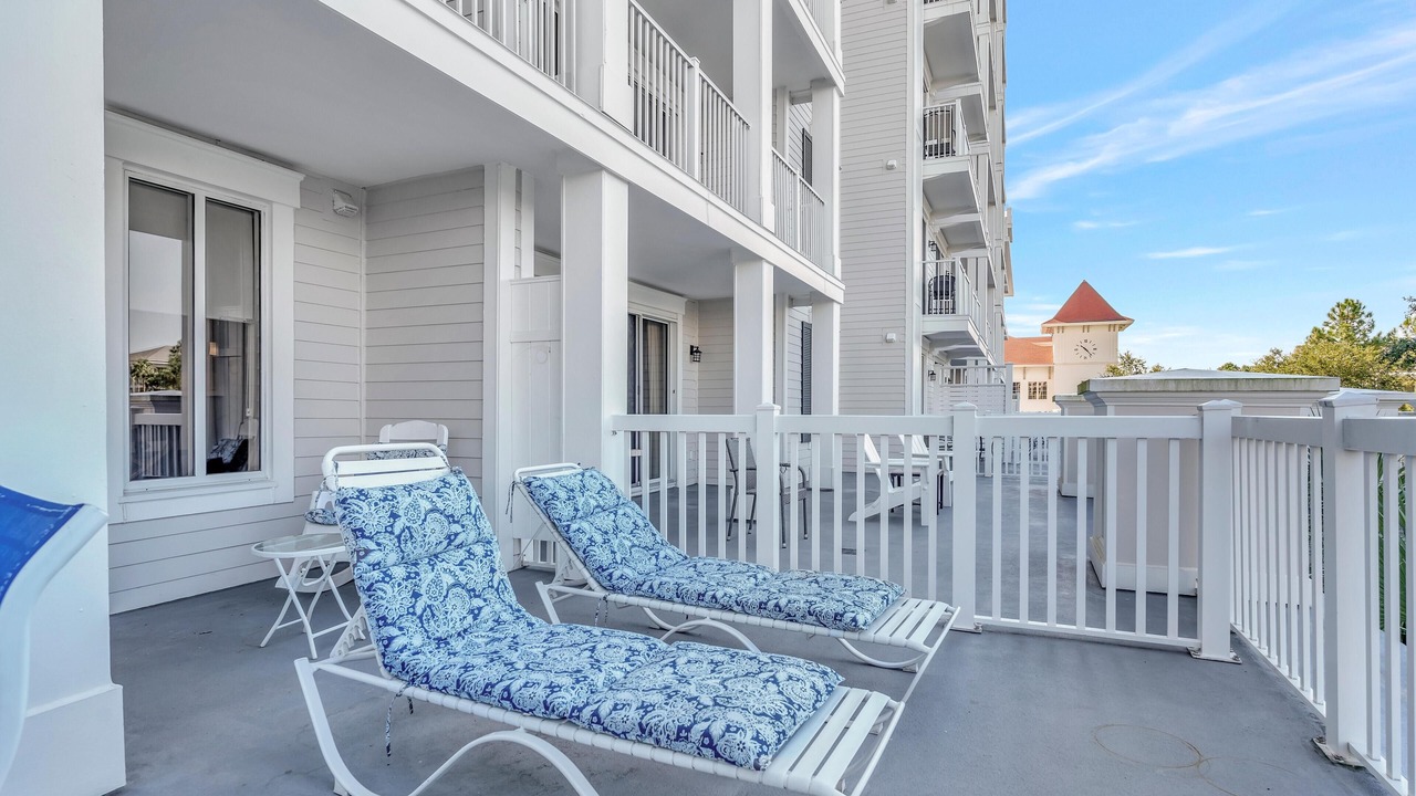 Photo of Patio Balcony in Villa Lago